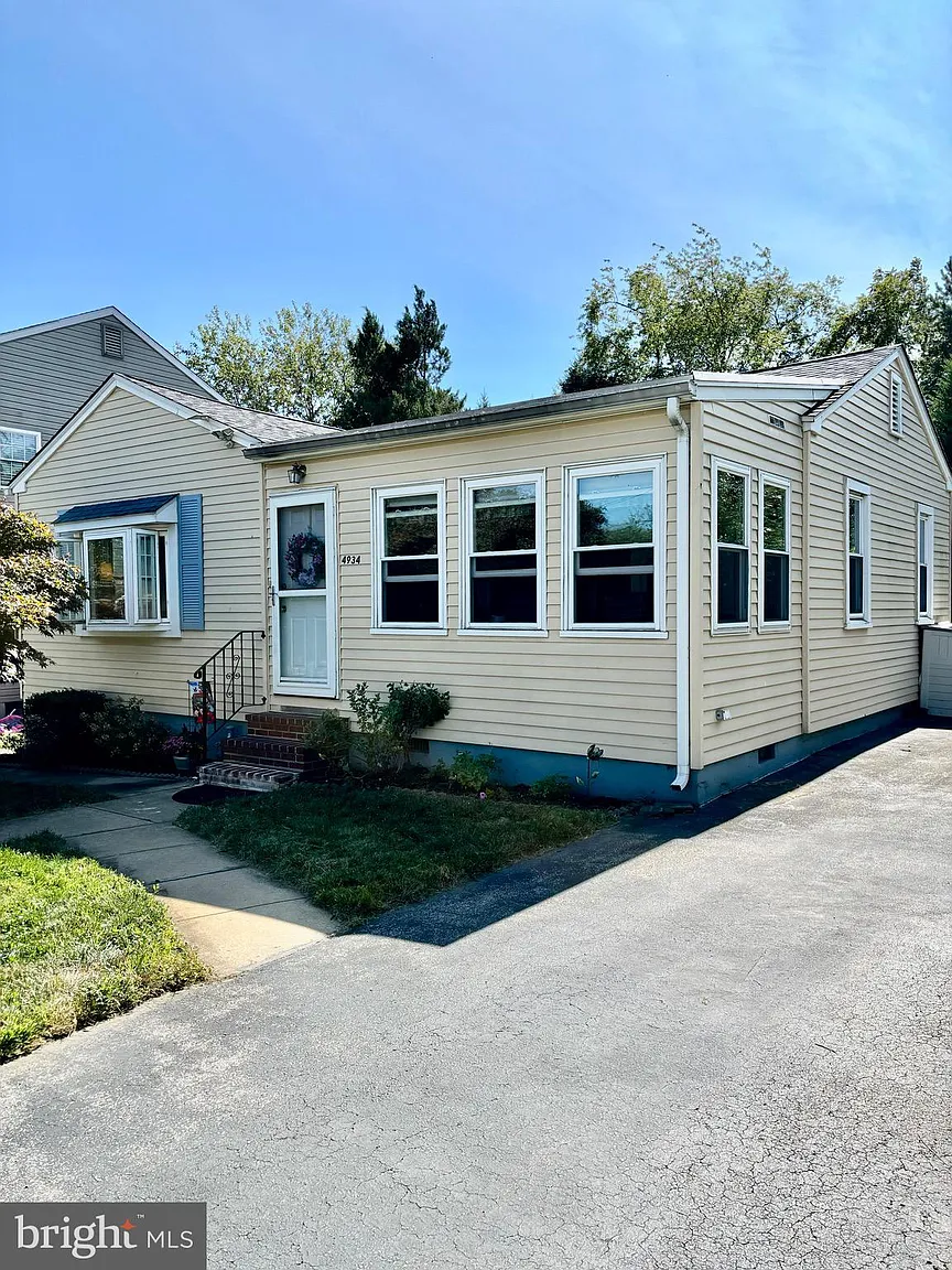 4934 Demaio Dr photo 1