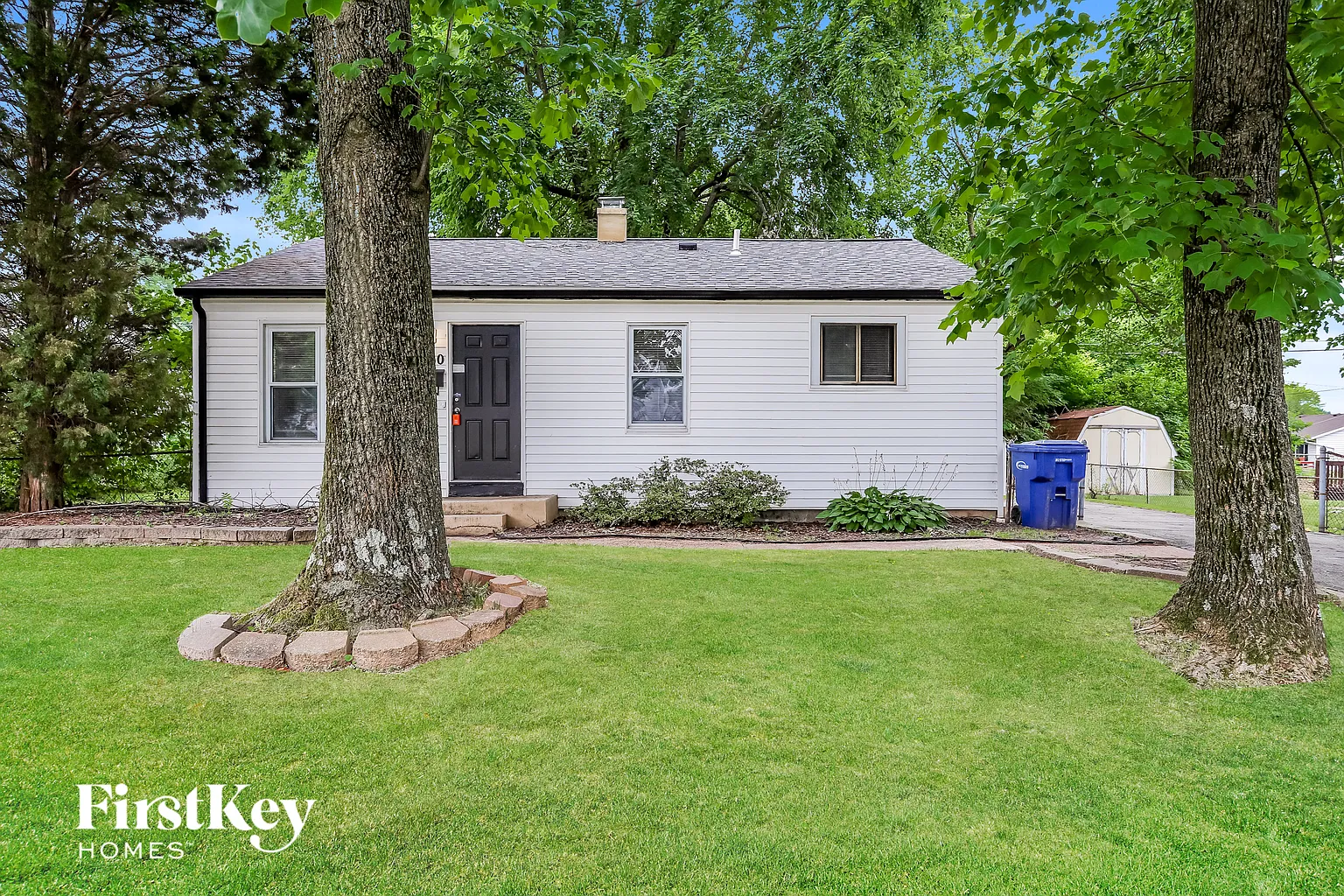 1160 Spruce Dr photo 1