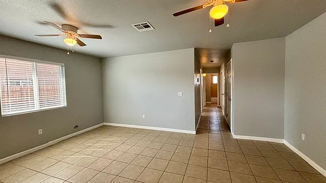 136 Keeney Court Unit B — Photo 2