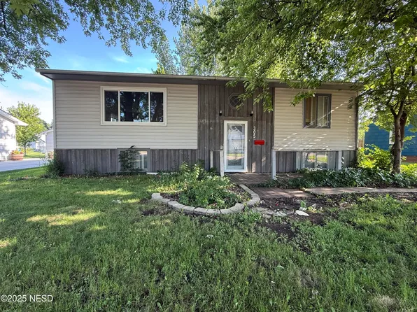 305 W 6th Ave, Milbank, SD 57252