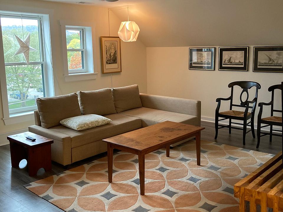 1st image of 427 Main St APT 3