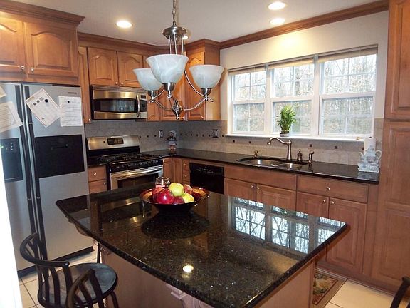 New Maple cabinetry, center island breakfast bar, granite countertops, recesse