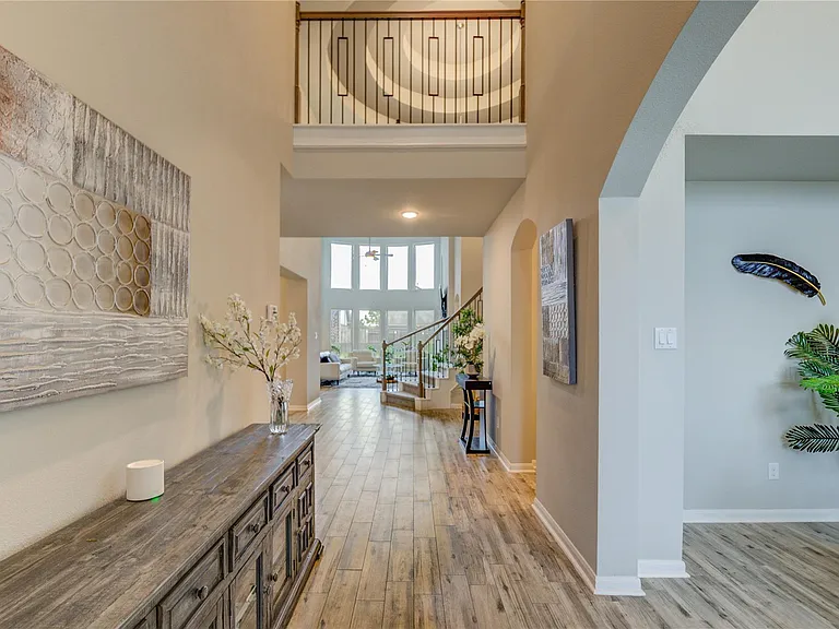2727 Camellia Ave — Photo 4