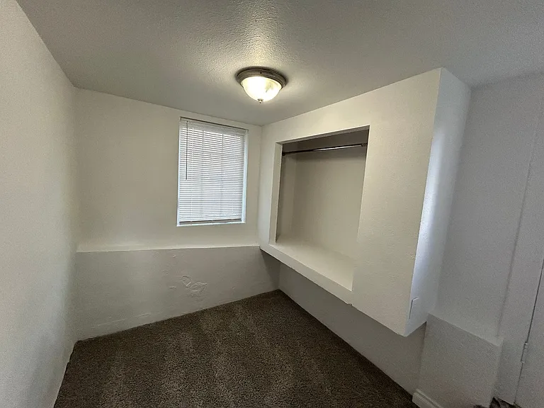 1424 West 10th Apartments — Photo 14