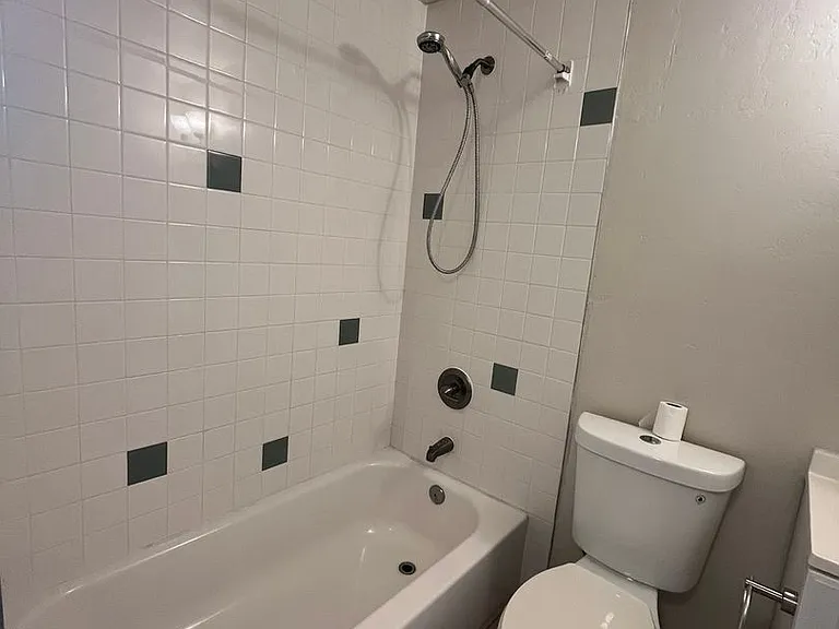 553-557 Silver Strand Blvd — Photo 7