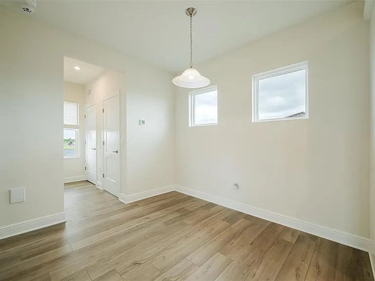 7910 Lake Flores Ave — Photo 17