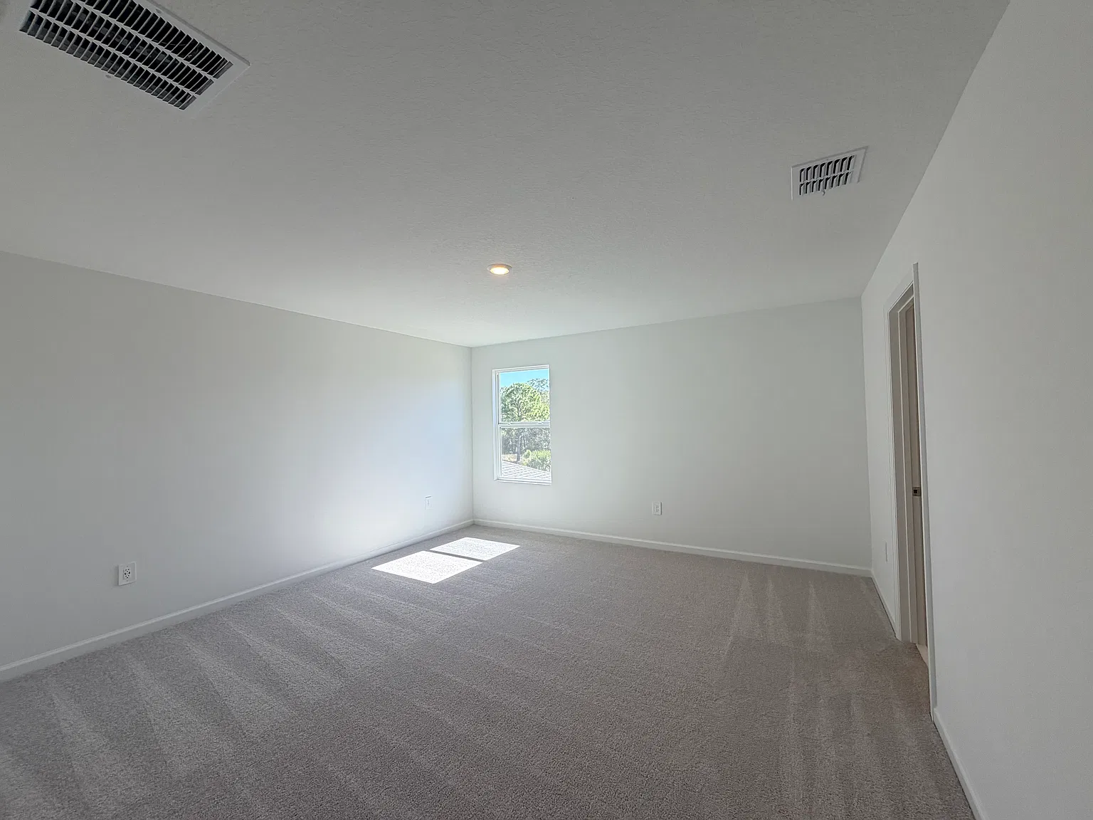 5 bed, 2451 sqft, $2,700 — Photo 4