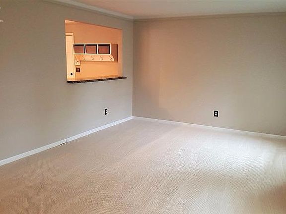 5th image of 1484 Newcastle Dr