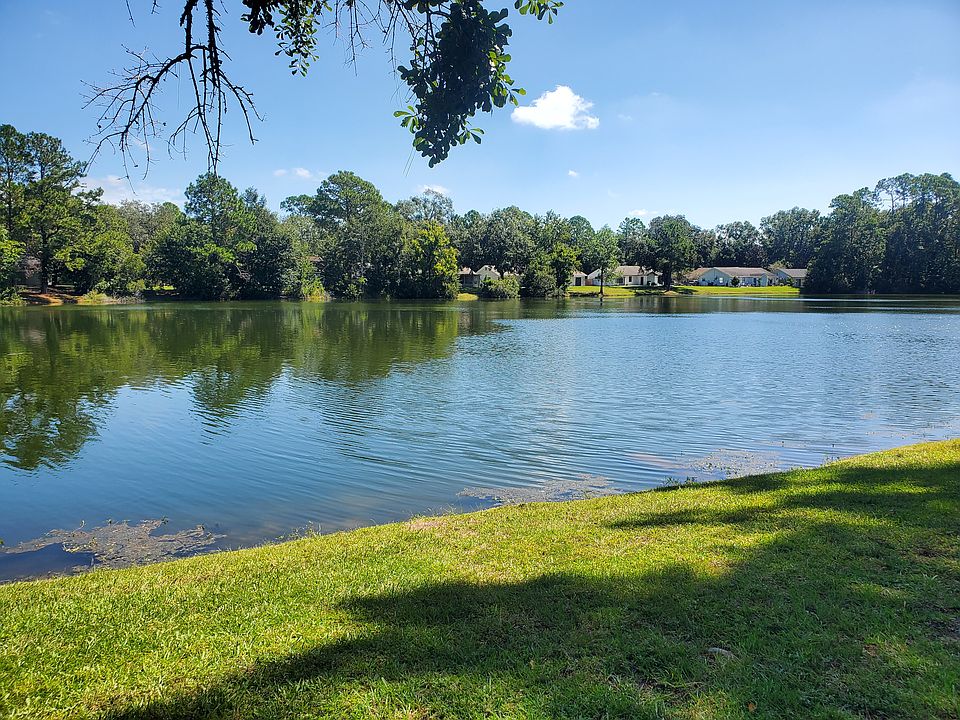 Large Fishing Lake for Residents Only