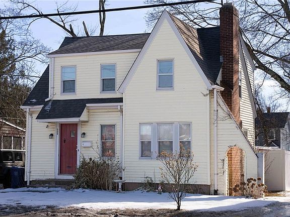 4th image of 652 Main Ave