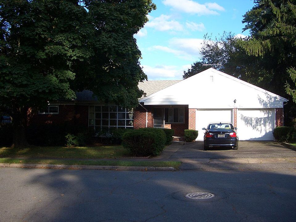 Lovely Ranch with Two Car Garage
