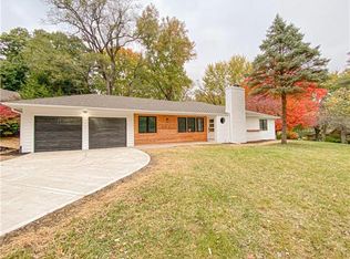 2800 W 92nd St, Leawood, KS 66206