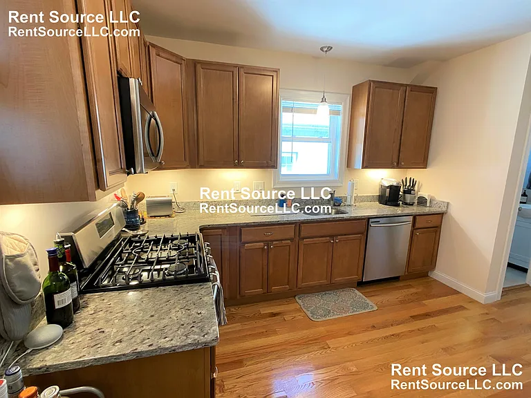 537 Main St #2 — Photo 6