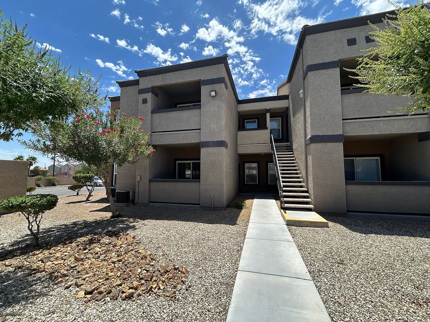 Updated 1 bedroom condo — Photo 1