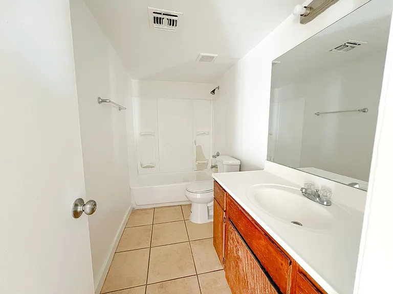 1625 E Wood St — Photo 10