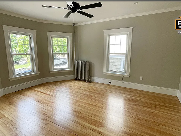 10-12 Otis St — Photo 32