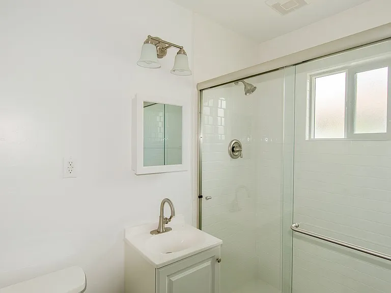 462 Davidson St — Photo 8