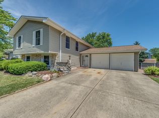 191 Manor Ln, Bloomingdale, IL 60108