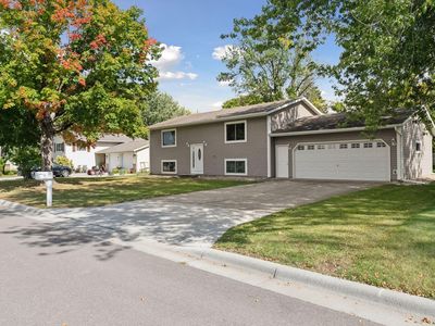 571 N Park Ave, Le Center, MN, 56057