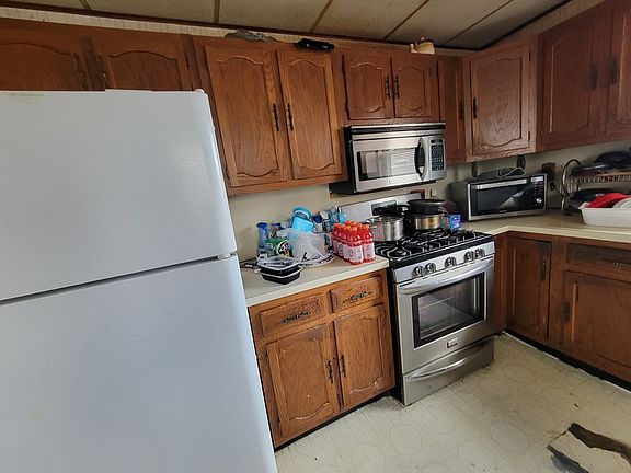 3rd image of 14 Acorn St