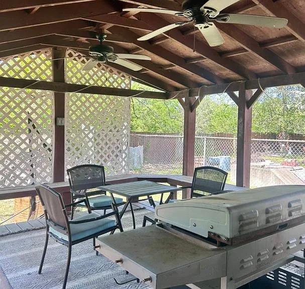 1917 Green Meadows Dr — Photo 5