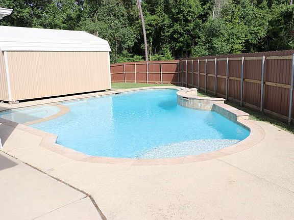 4th image of 5710 Lexington Cir