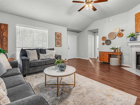4th image of 805 Azalea Ct