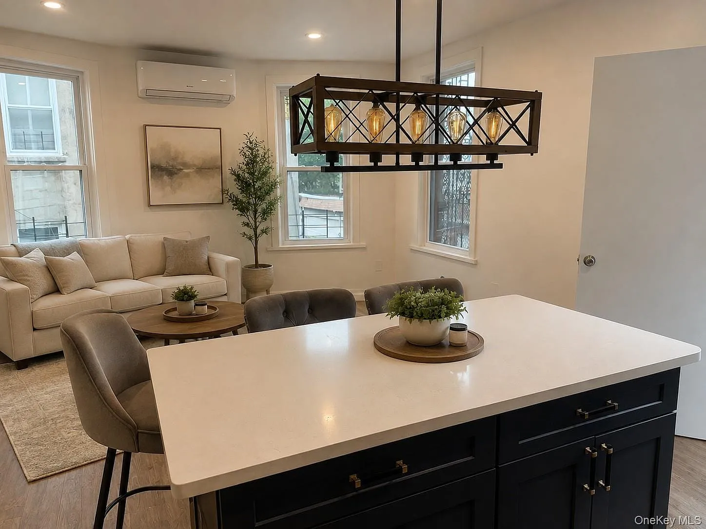 4 bed, 2.0 bath, 3645 sqft, $4,300 — Photo 2