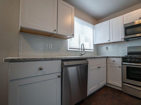 5th image of 964 W 60th Pl