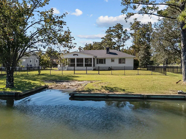 180 Wallace Rd — Photo 11