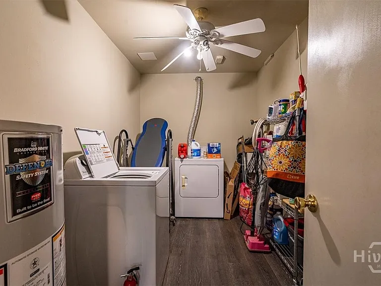 210 E Rutherford St #D — Photo 5