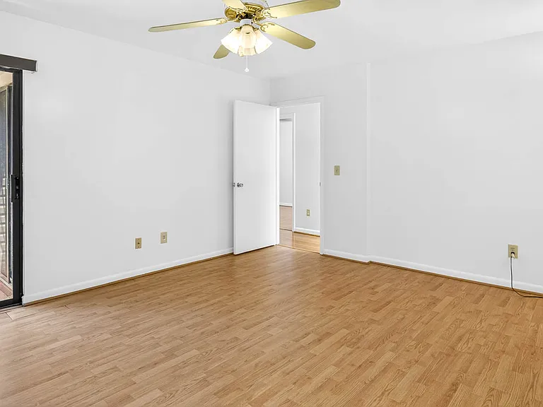 208 Finley Forest Dr — Photo 29