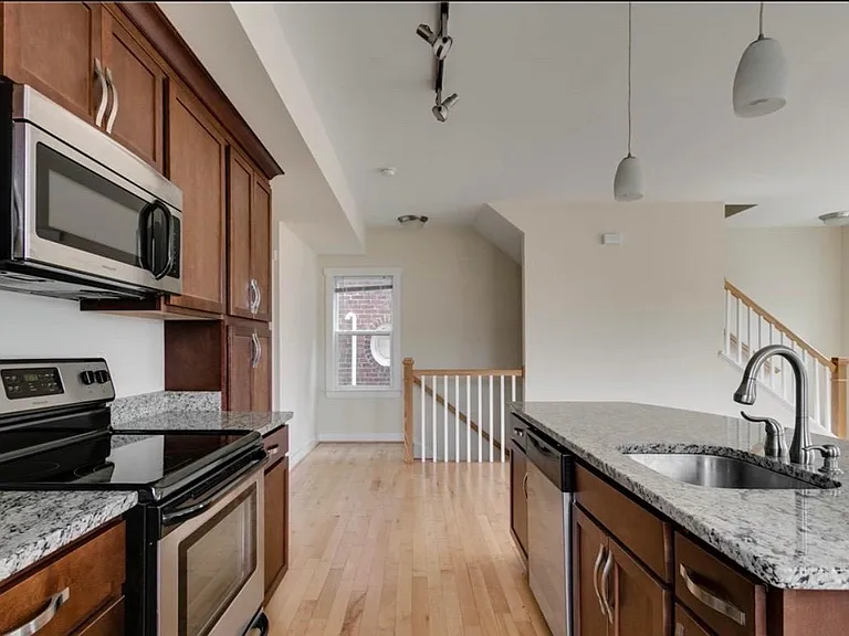 1325 Porter St #B — Photo 8