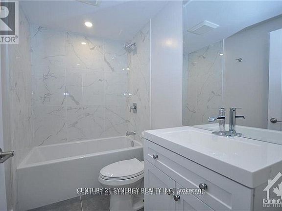 5th image of 458 Maclaren St #1A