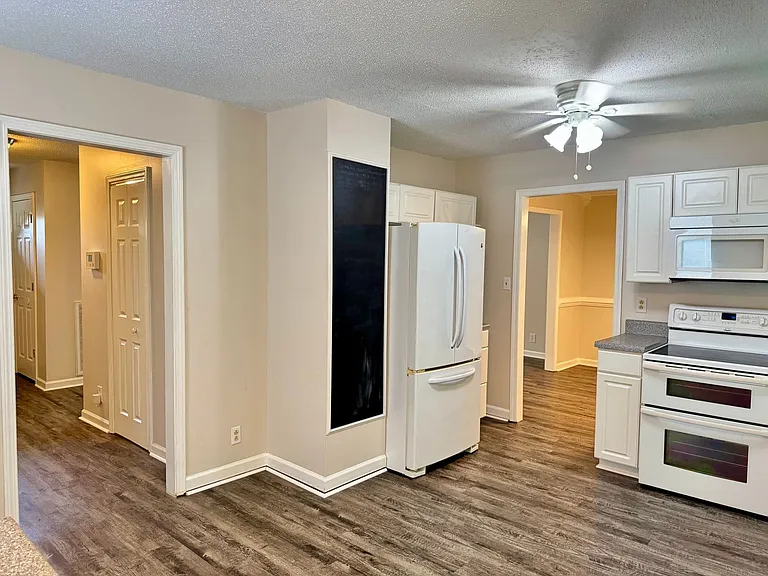 1349 Jenny Ln — Photo 11