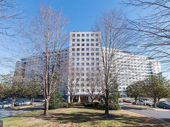 4th image of 10201 Grosvenor Pl APT 1524