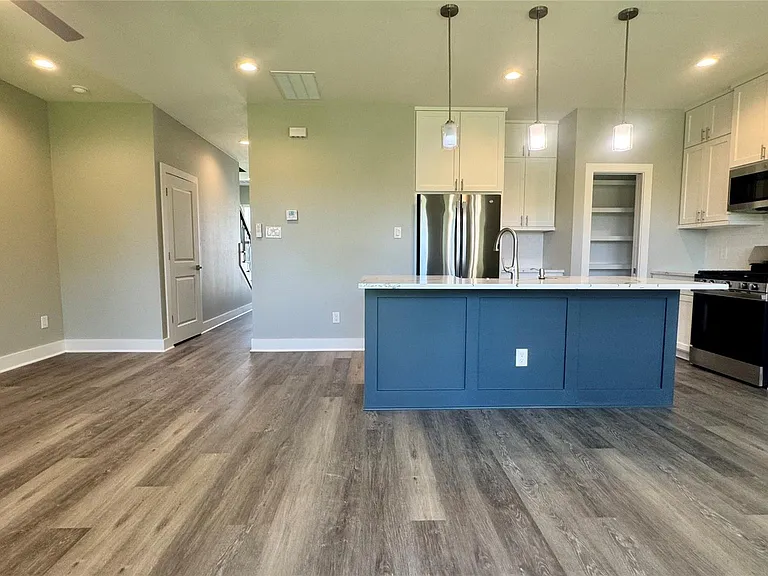 737 Ebenezer Ln — Photo 11