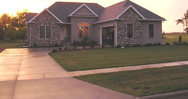 1st image of 827 Derby Dr