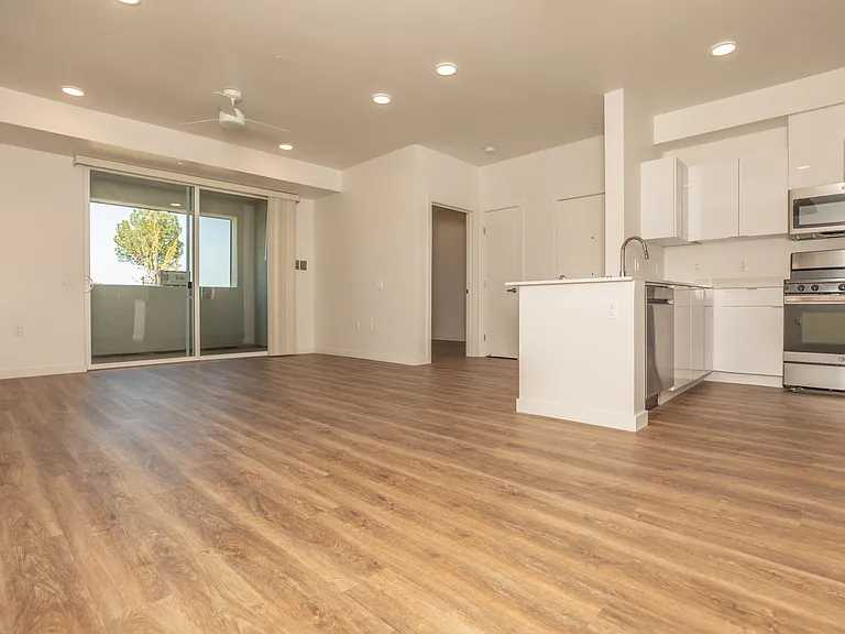 Mossdale Landing - Brand New Apartment Homes — Photo 17