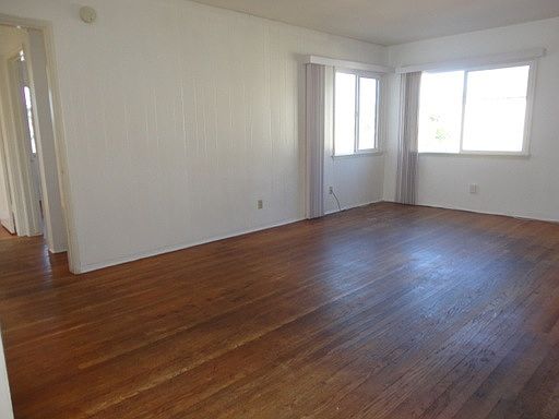 2nd image of 3825 Voltaire St