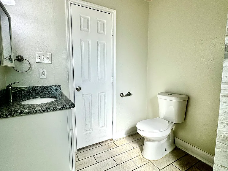 806 Kelley St #6 — Photo 16