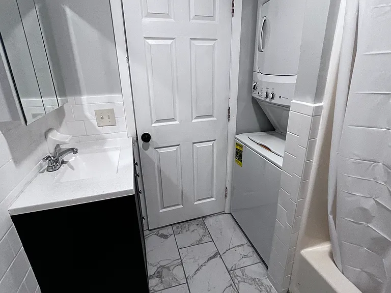607 Charles St #8 — Photo 7