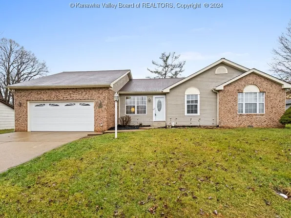 318 Sunset Dr, Hurricane, WV 25526