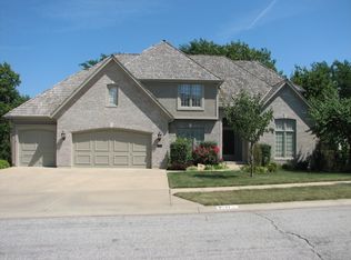 9537 Vista Dr, Lenexa, KS 66220