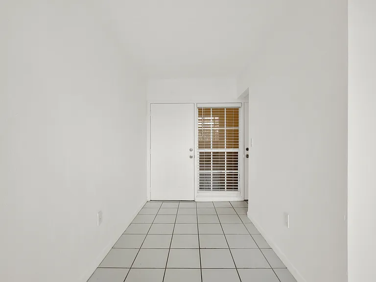 134 Salamanca Aveapt 4B — Photo 2