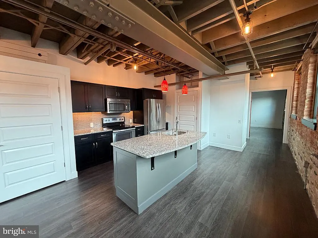 820 W Market St — Photo 1