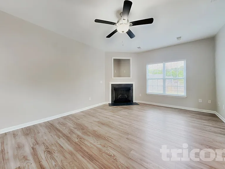 4103 Laurel Creek Dr — Photo 2
