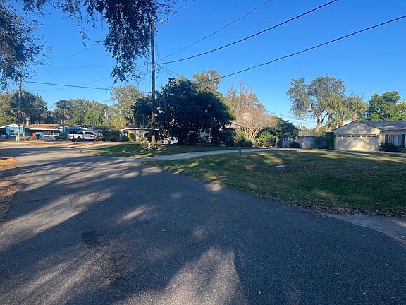 Exterior Neighborhood (street photo)