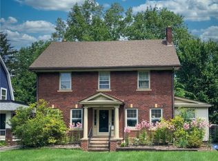 12723 Cedar Rd, Cleveland Heights, OH 44106