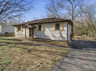 957 S Mission Ave, Springfield, MO 65809